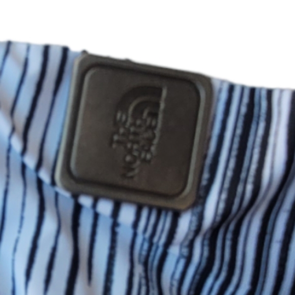 The North Face Hyvent Waterproof Lightweight hooded Jacket - Picture 5 of 5